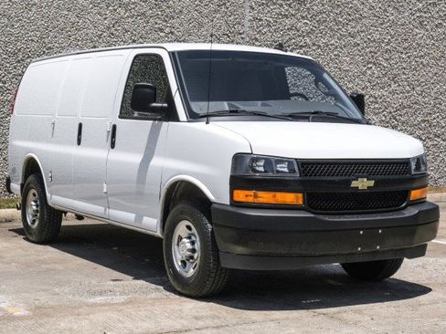 Used 2023 Chevrolet Express 3500 w/ Driver Convenience Package RWD image 8