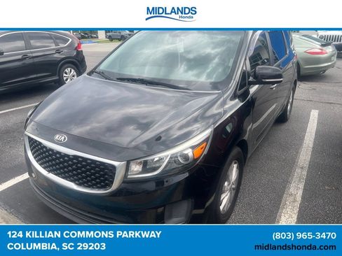 Used 2017 Kia Sedona L FWD image 2