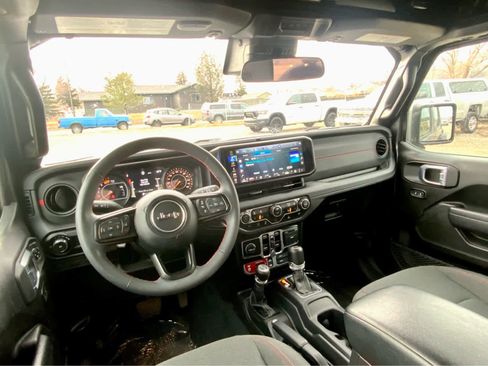 Used 2024 Jeep Wrangler Unlimited Rubicon w/ Convenience Group AWD/4WD image 30