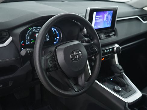 Used 2025 Toyota RAV4 XLE image 19