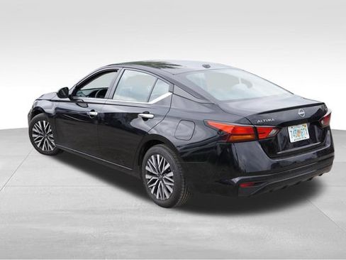 Used 2024 Nissan Altima 2.5 SV FWD image 7