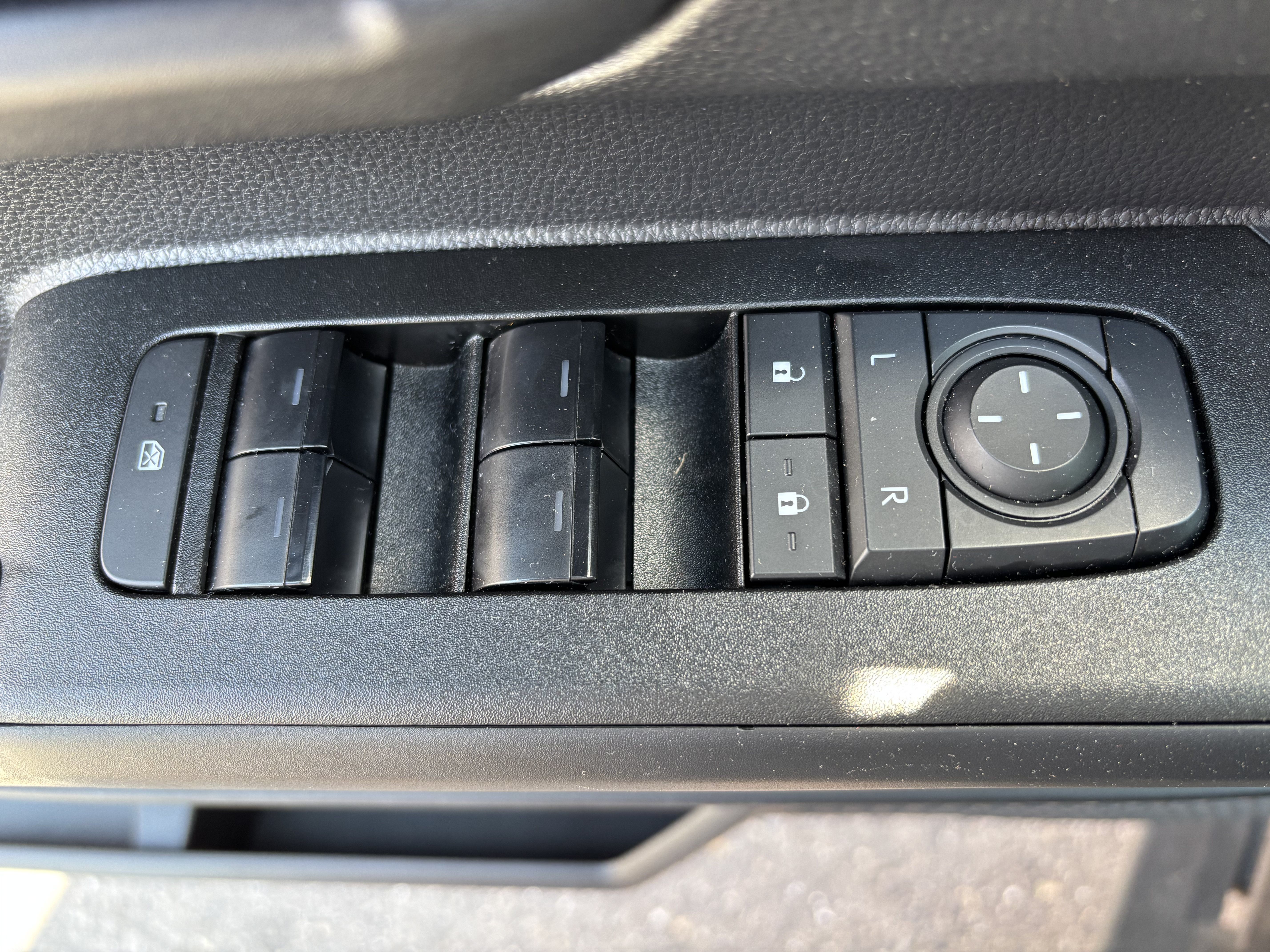 Used 2025 Toyota 4Runner SR5 AWD/4WD image 17