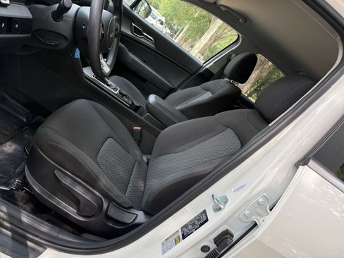 Used 2025 Kia Sportage LX FWD image 24