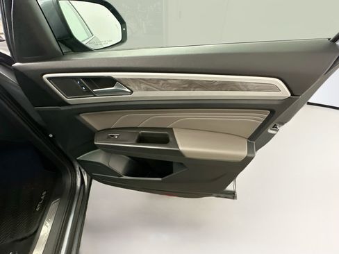 Used 2022 Volkswagen Atlas Cross Sport SE AWD/4WD image 32