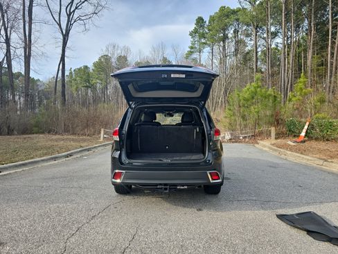 Used 2018 Toyota Highlander Limited image 12