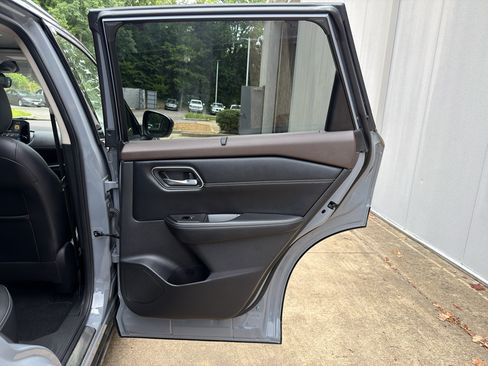 Used 2022 Nissan Rogue Platinum w/ Head-Up Display Package FWD image 17