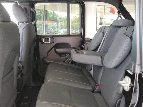 Used 2024 Jeep Wrangler Unlimited w/ Convenience Group AWD/4WD image 14