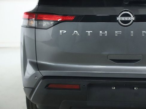 Used 2025 Nissan Pathfinder SV image 46