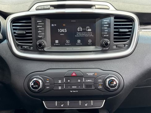 Used 2018 Kia Sorento FWD image 11