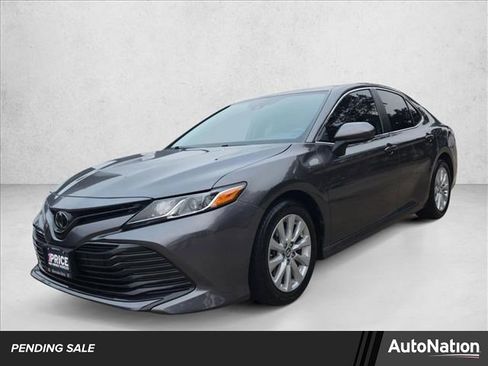 Used 2020 Toyota Camry LE image 1