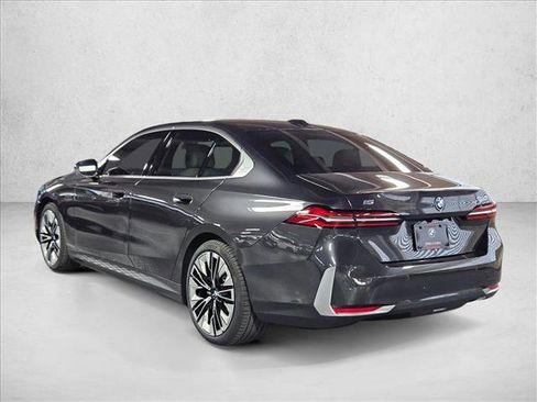 New 2026 BMW i5 eDrive40 image 8