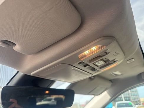 Used 2023 Toyota Highlander XLE image 16