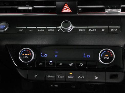 Certified 2025 Hyundai Elantra SEL FWD image 22