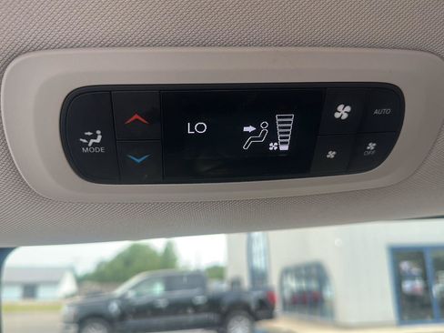 Used 2024 Chrysler Pacifica Touring-L FWD image 13