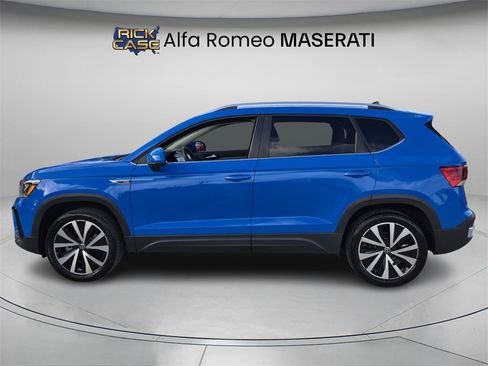 Used 2023 Volkswagen Taos SE w/ Panoramic Sunroof Package image 3