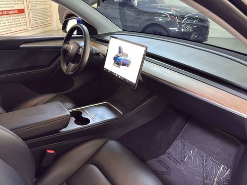 Used 2024 Tesla Model Y Performance AWD/4WD image 16