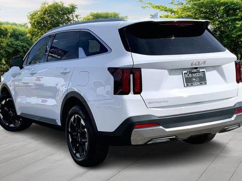 Used 2025 Kia Sorento S image 4