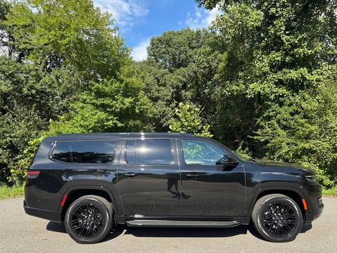 New 2025 Jeep Wagoneer L Series II w/ Premium Group I image 5