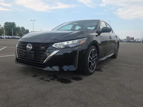 Used 2025 Nissan Sentra SR FWD image 2