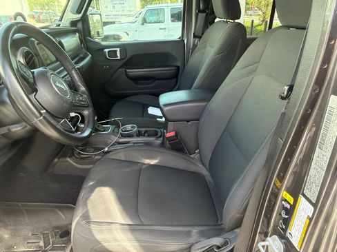 Used 2020 Jeep Gladiator Sport w/ Quick Order Package 24S AWD/4WD image 6