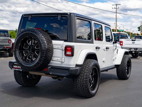 Used 2018 Jeep Wrangler Unlimited Sahara w/ Uconnect 4C Nav & Sound Group AWD/4WD image 7