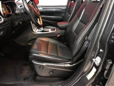 Used 2018 Jeep Grand Cherokee Summit image 2