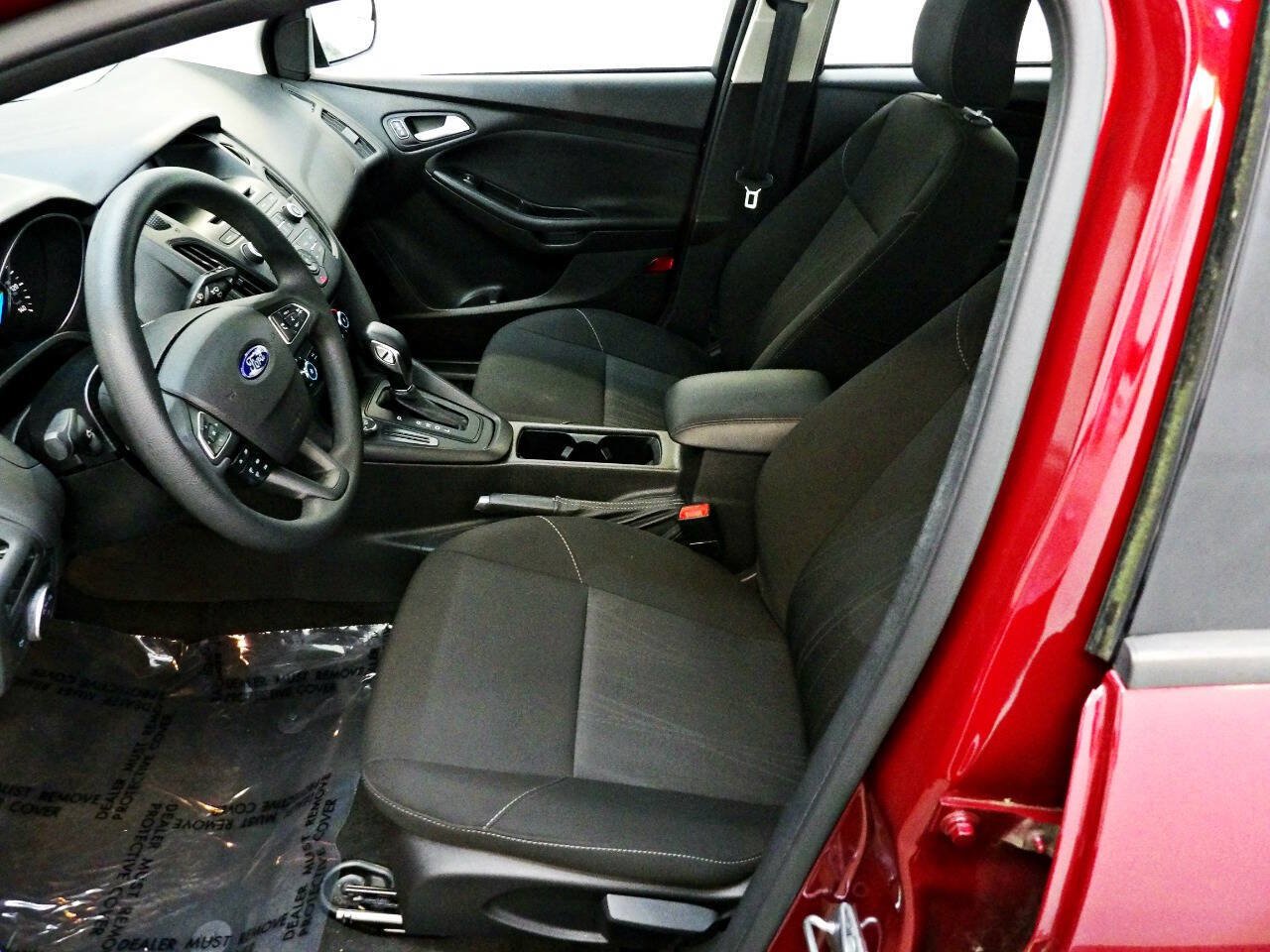 Used 2017 Ford Focus SE FWD image 8