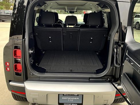 Used 2024 Land Rover Defender 110 SE image 22