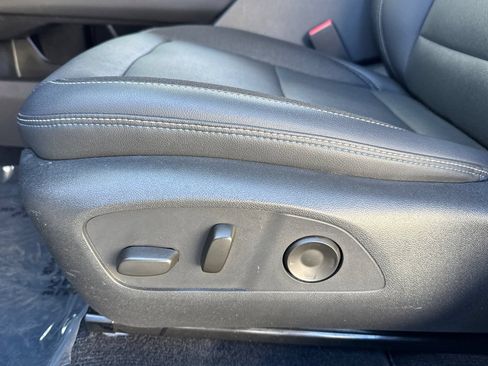 Used 2024 Chevrolet Equinox EV LT FWD image 12