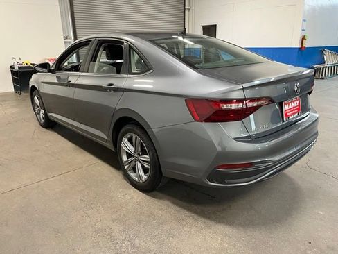 Used 2024 Volkswagen Jetta SE FWD image 5