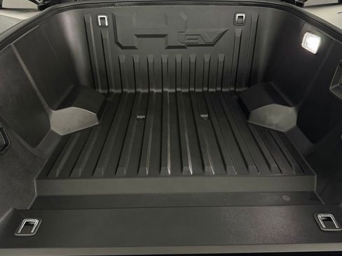 Used 2025 GMC Hummer EV 2X AWD/4WD image 35
