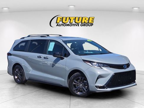 Used 2025 Toyota Sienna XSE w/ XSE Plus Package AWD/4WD image 1