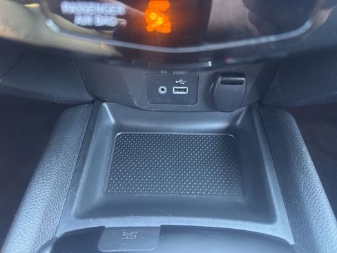 Used 2019 Nissan Rogue S image 21