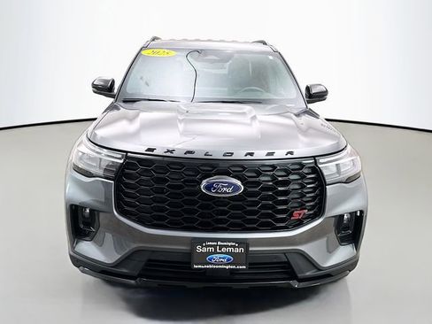 Used 2025 Ford Explorer ST AWD/4WD image 2