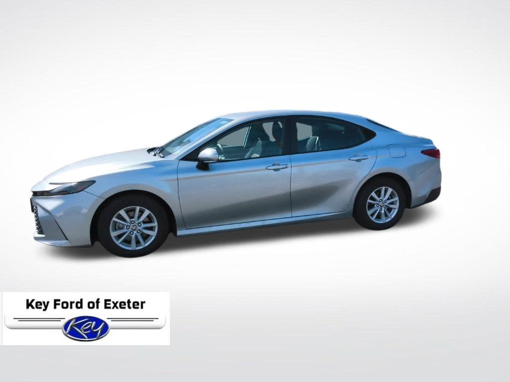 Used 2025 Toyota Camry LE FWD image 8
