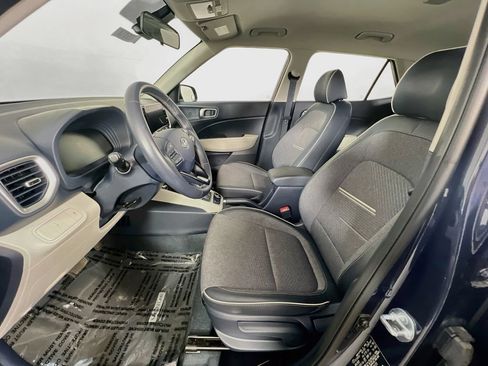 Certified 2025 Hyundai Venue Limited FWD image 20