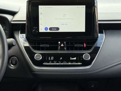Used 2025 Toyota Corolla SE image 17
