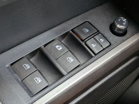 Used 2018 Toyota Tacoma SR5 RWD image 22
