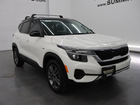 Used 2022 Kia Seltos S AWD/4WD image 2