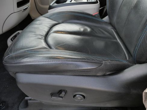 Used 2021 Chrysler Pacifica Touring-L image 20