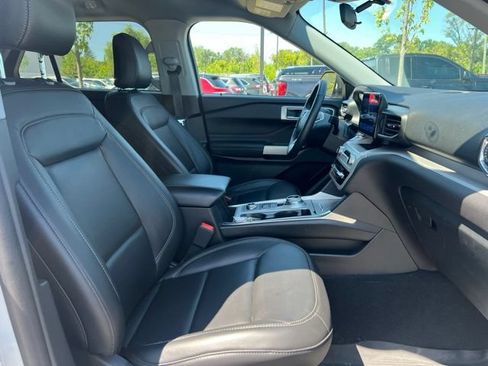 Used 2024 Ford Explorer XLT w/ Equipment Group 202A AWD/4WD image 11
