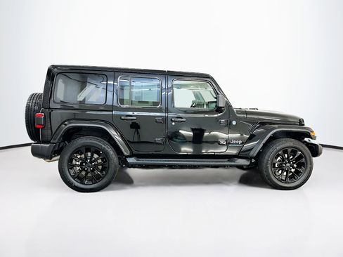 Used 2025 Jeep Wrangler Unlimited Sahara AWD/4WD image 10