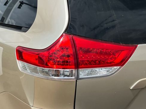 Used 2014 Toyota Sienna XLE FWD image 20