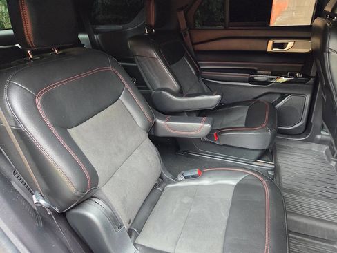 Used 2022 Ford Explorer ST-Line RWD image 11