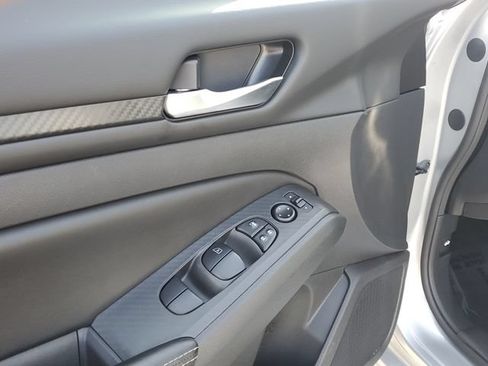 Used 2024 Nissan Altima 2.5 SV FWD image 7