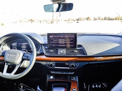 Used 2021 Audi Q5 e Premium Plus w/ Premium Plus Package image 13