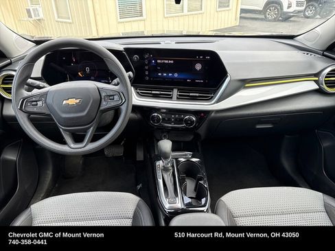 Used 2024 Chevrolet Trax LT image 13