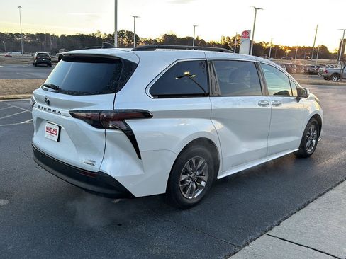 Certified 2023 Toyota Sienna XLE image 5