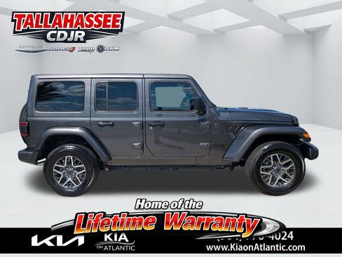 Used 2025 Jeep Wrangler Unlimited Sahara AWD/4WD image 2