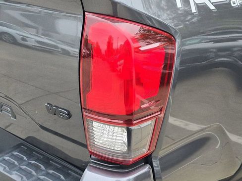 Used 2019 Toyota Tacoma TRD Off-Road w/ Technology Package AWD/4WD image 36